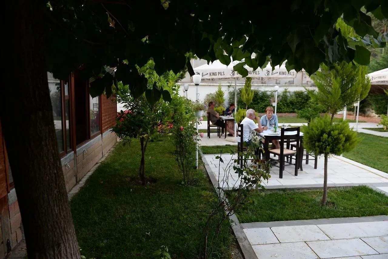 בראט Villa Juri Garden